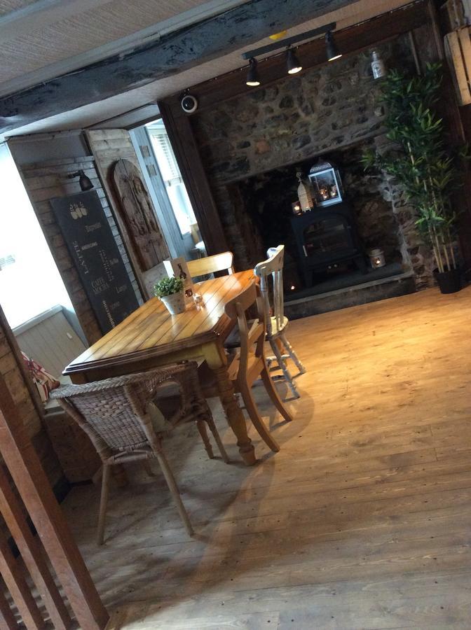 The Bear Inn 兰达弗里 外观 照片